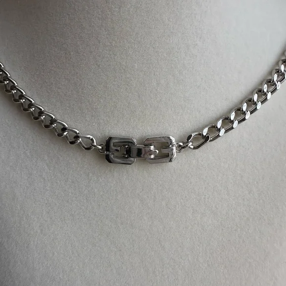 GIVENCHY Vintage 1979 Logo Plate Necklace - Picture 4 of 6